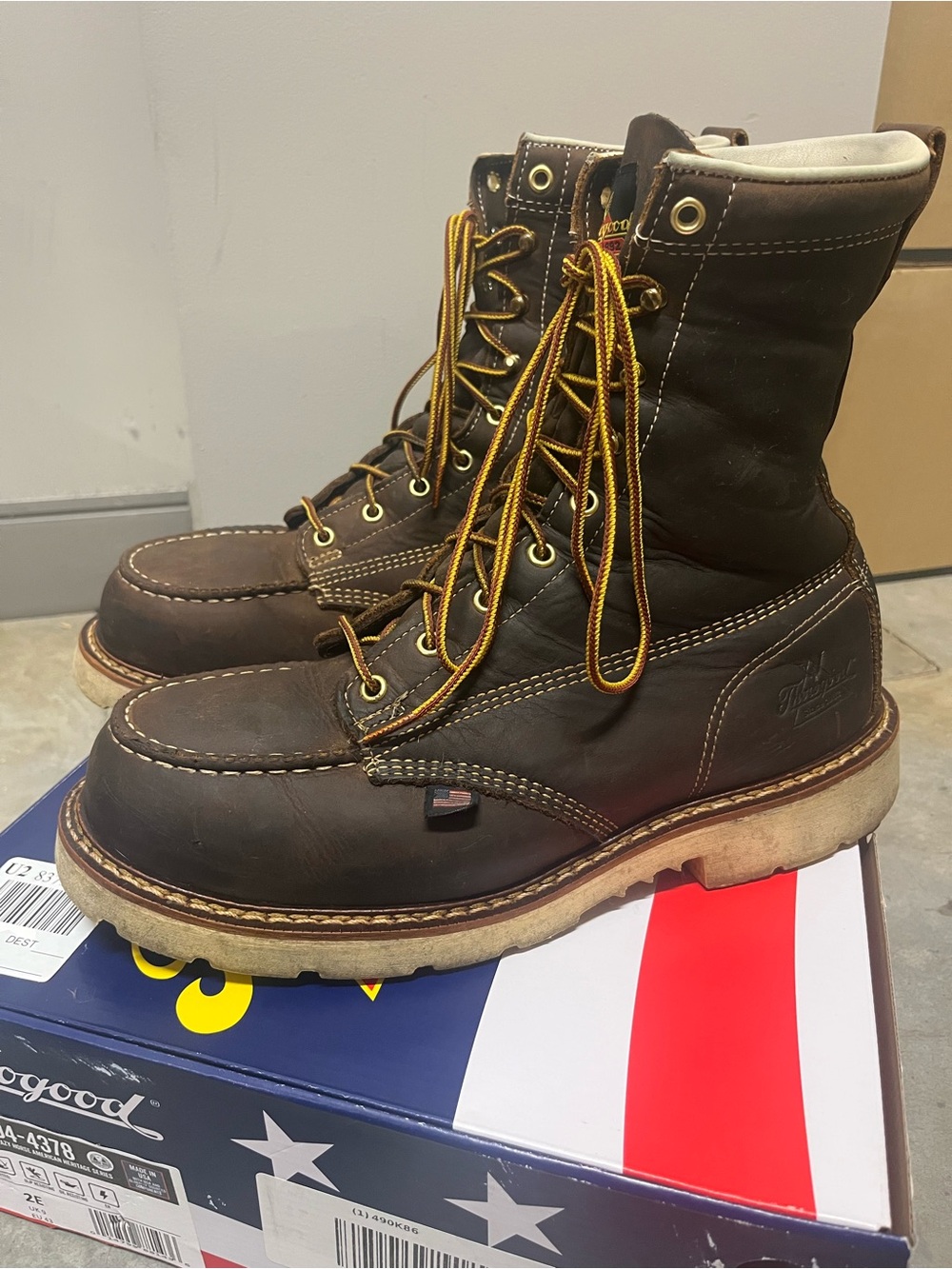 Thorogood Men’s Brown Moc Toe Work Boots - Picture 2 of 6